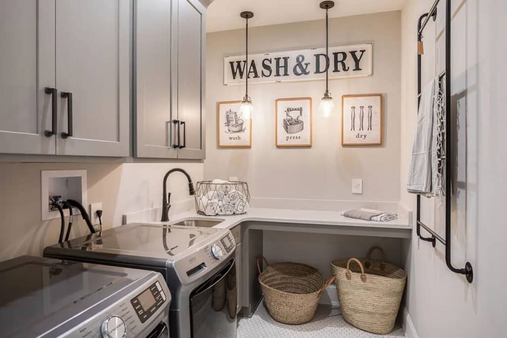 Showplace Cabinetry - Laundry Room - Dynamically Designed